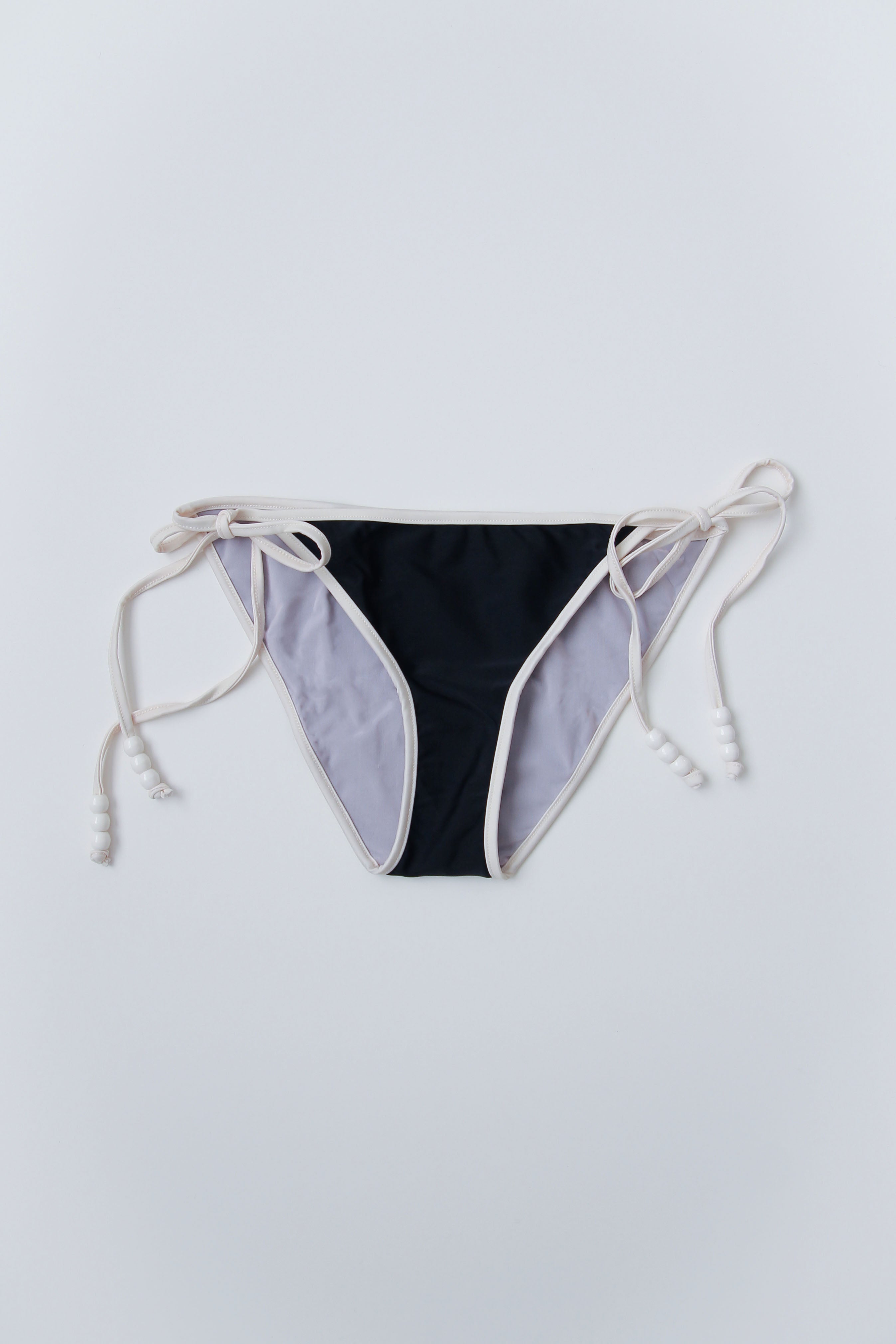 Daphne Bottom, Ebony